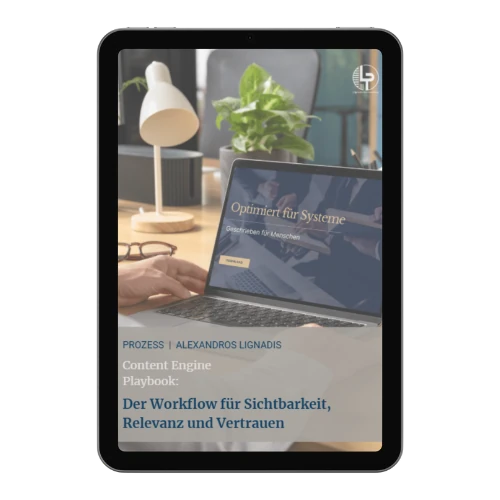 Content Engine Playbook – Workflow für Sichtbarkeit und Vertrauen Tablet mit Landingpage „Content Engine Playbook“ von Alexandros Lignadis – Workflow für mehr Sichtbarkeit, Relevanz und Vertrauen im Online-Marketing